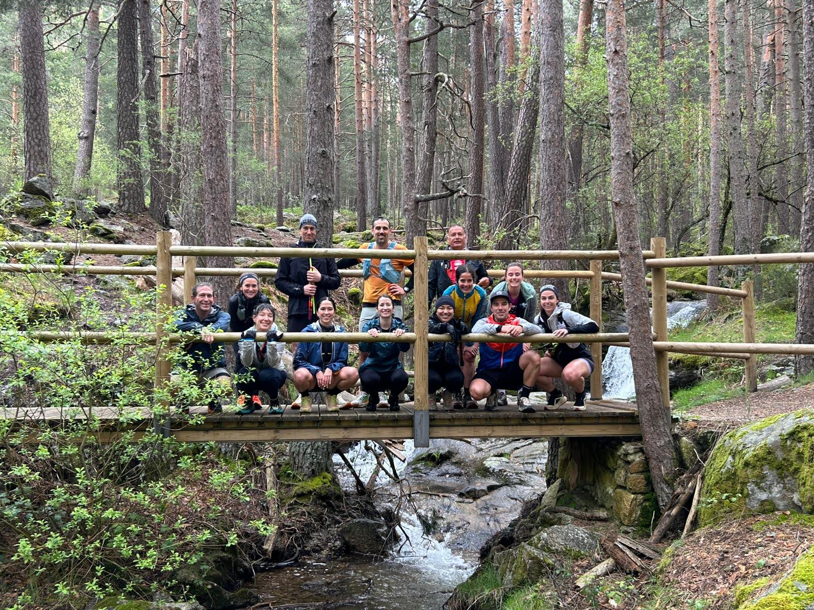 Miembros de Tribu Trail durante una salida de montaña